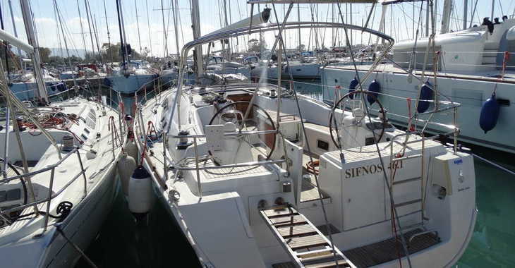 Rent a sailboat in Alimos Marina Kalamaki - Oceanis 46