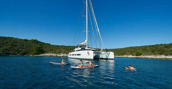 Alquilar catamarán en Marina Kastela - Lagoon Seventy 7