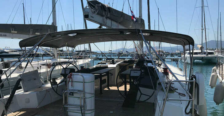 Rent a sailboat in Marina Kastela - More 55
