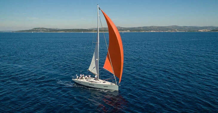Chartern Sie segelboot in Marina Kastela - More 55