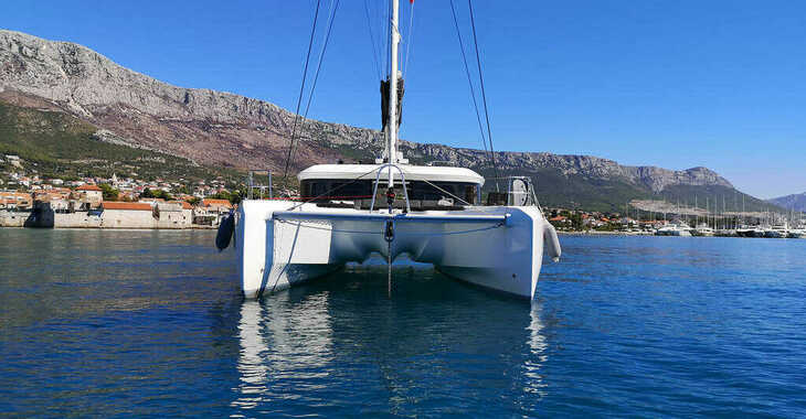 Alquilar catamarán en Marina Kastela - Lagoon 50