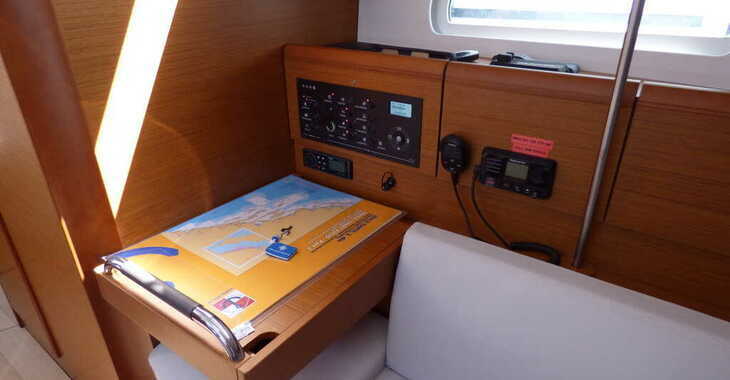 Rent a sailboat in Marina Kastela - Sun Odyssey 389