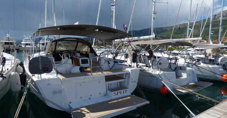 Rent a sailboat in Marina Kastela - Sun Odyssey 389