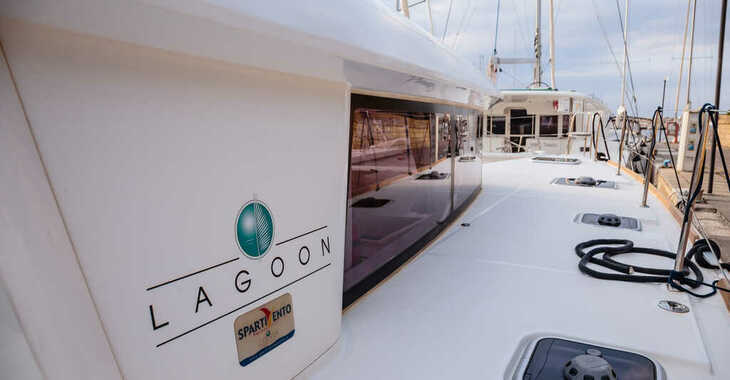 Rent a catamaran in Marina di Portorosa - Lagoon 400 S2