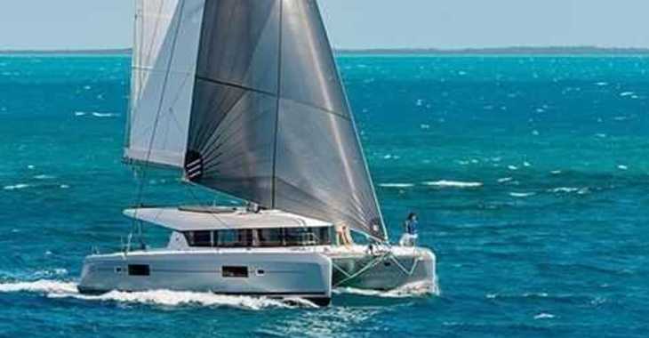 Rent a catamaran in Maya Cove, Hodges Creek Marina - Lagoon 42 with watermaker & A/C - PLUS