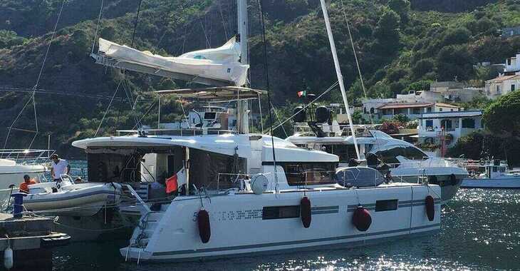 Rent a catamaran in Porto Capo d'Orlando Marina - Lagoon 52F