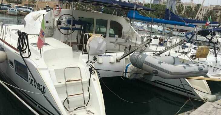 Rent a catamaran in Cagliari port (Karalis) - Lagoon 410 S2