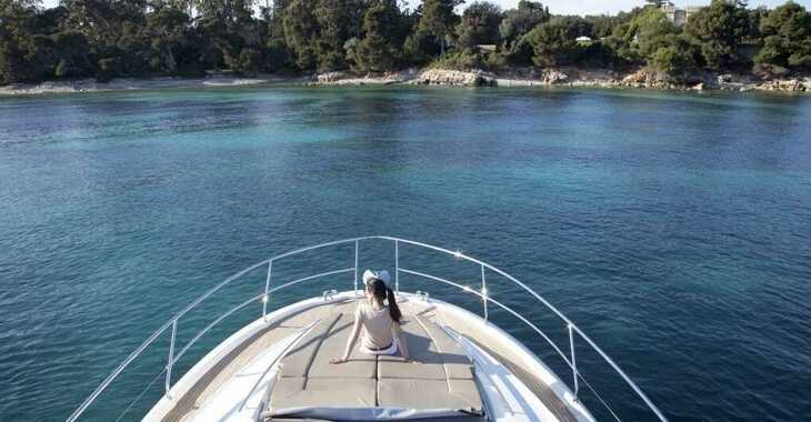 Chartern Sie motorboot in Marina di Cannigione - Prestige 500 Fly