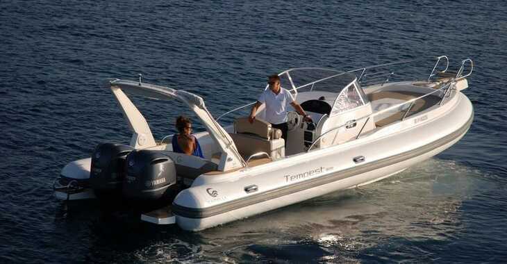 Chartern Sie motorboot in Marina di Cannigione - Tempest 900