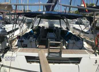 Rent a sailboat in Muelle de la lonja - Oceanis 45