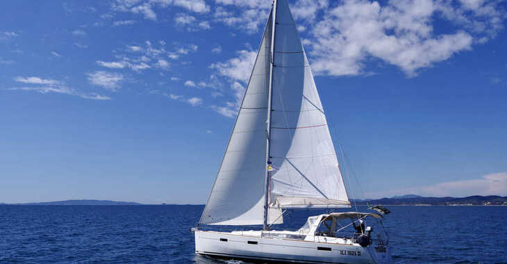 Rent a sailboat in Marina di Scarlino - Oceanis 45