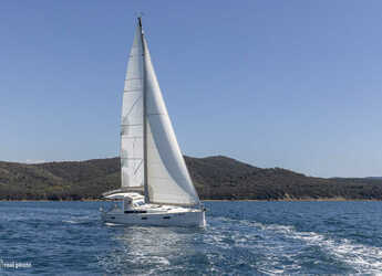Chartern Sie segelboot in Marina di Scarlino - Oceanis 45