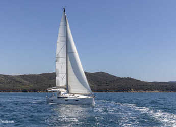Rent a sailboat in Marina di Scarlino - Oceanis 45