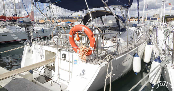 Rent a sailboat in Muelle de la lonja - Oceanis 43