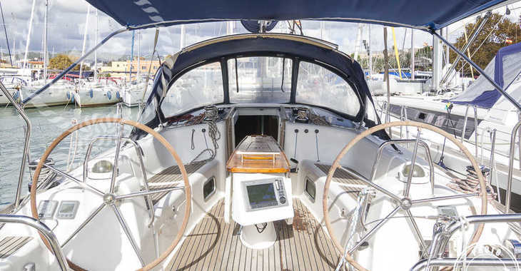 Rent a sailboat in Muelle de la lonja - Oceanis 43