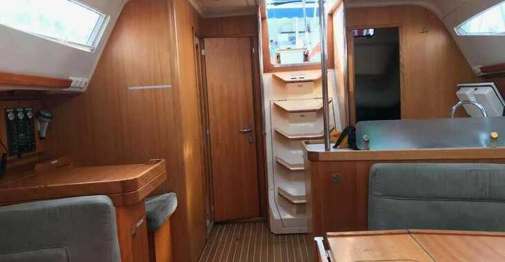 Rent a sailboat in Muelle de la lonja - Elan 434 Impression