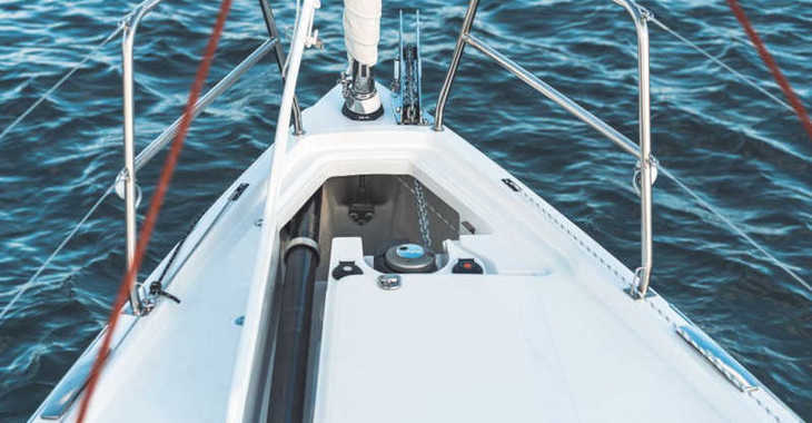 Chartern Sie segelboot in Marine Pirovac - Elan E4 Performance