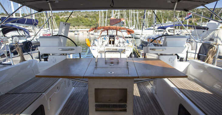 Rent a sailboat in Marina Kremik - Dufour 520 Grand Large
