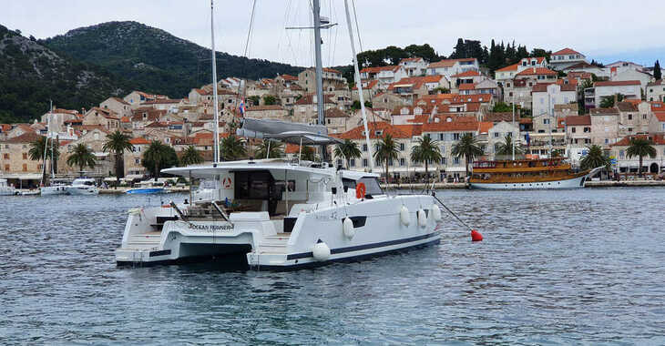 Alquilar catamarán en Marina Baotić - Astréa 42