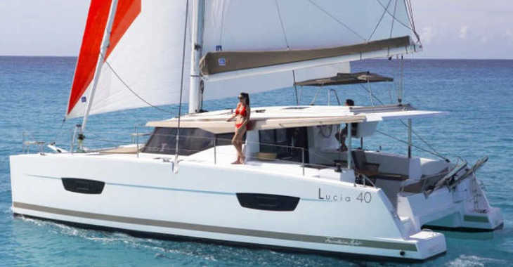 Rent a catamaran in Porto Capo d'Orlando Marina - Fountaine Pajot LUCIA 40