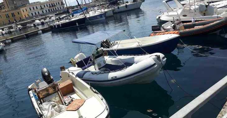 Rent a motorboat in Marina di Portorosa - Predator 590