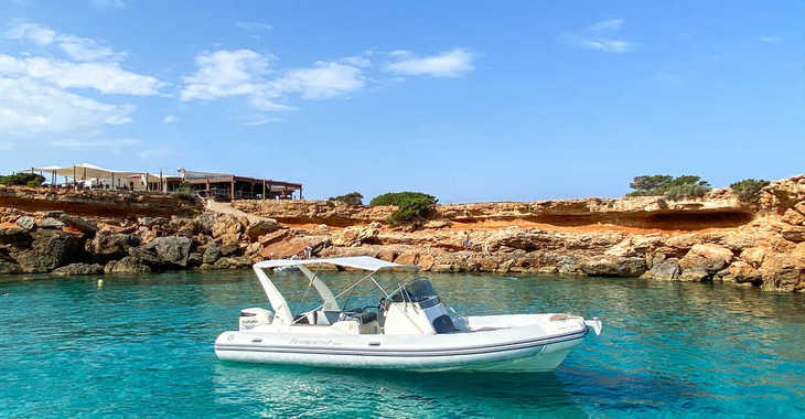 Chartern Sie motorboot in Club Naútico de Sant Antoni de Pormany - Capelli Tempest 800
