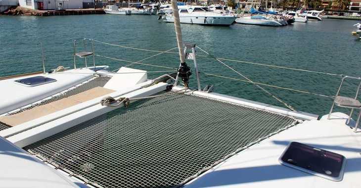 Rent a catamaran in Club Naútico de Sant Antoni de Pormany - Lagoon 400