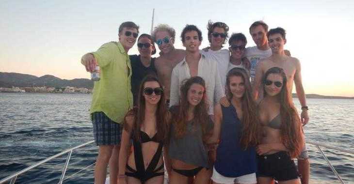 Chartern Sie yacht in Ibiza Magna - Sunseeker Camargue 47 ft