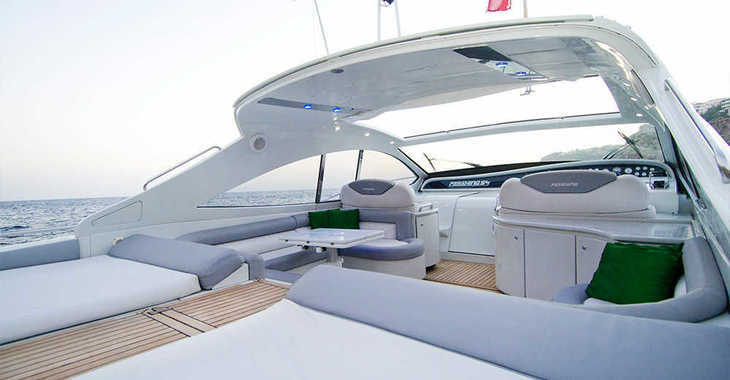 Chartern Sie yacht in Naviera Balear - Pershing 54