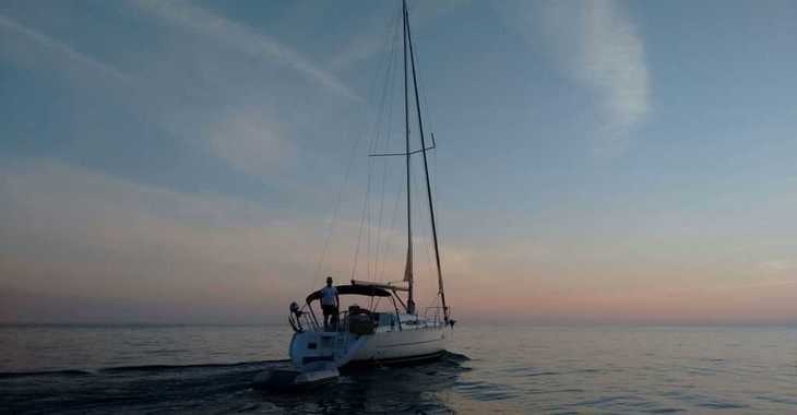 Rent a sailboat in Port d'andratx - Beneteau Oceanis 323