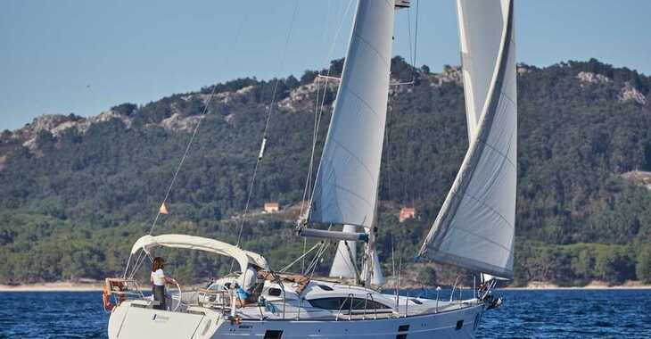 Rent a sailboat in Vigo  - Elan 45 Impression