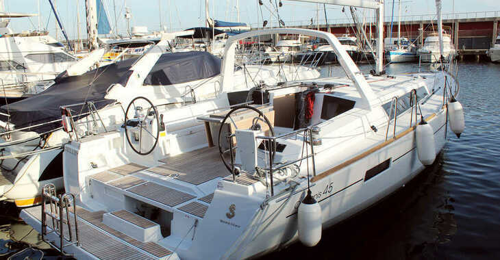 Alquilar velero en Port Olimpic de Barcelona - Oceanis 45