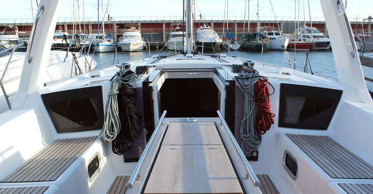 Rent a sailboat in Port Olimpic de Barcelona - Oceanis 45