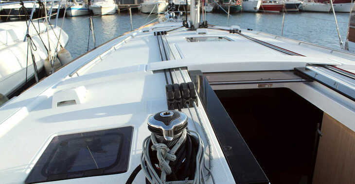 Chartern Sie segelboot in Port Olimpic de Barcelona - Oceanis 45