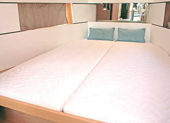 Rent a sailboat in Marina Port de Mallorca - Oceanis 38.1