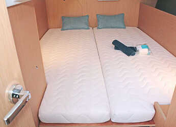 Rent a sailboat in Marina Port de Mallorca - Oceanis 38.1