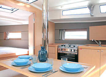 Rent a sailboat in Marina Port de Mallorca - Oceanis 38.1