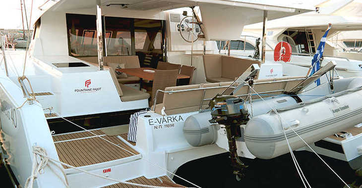 Alquilar catamarán en Parikia Port - Fountaine Pajot