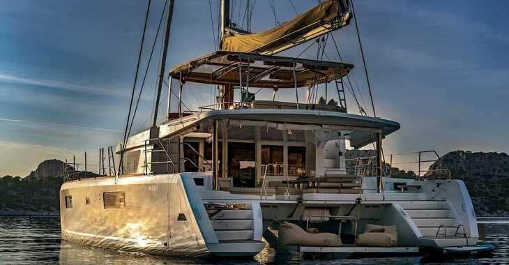 Rent a catamaran in Mykonos Marina - Lagoon 52 F
