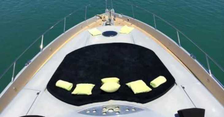 Chartern Sie yacht in Marina Botafoch - Sunseeker Predator 82