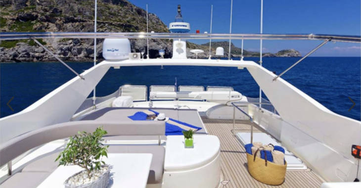 Rent a yacht in Port d´Alcudia/Port de Alcudiamar Marina - Ferretti 80