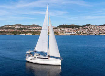 Rent a sailboat in Marina Mandalina - Bavaria Cruiser 33