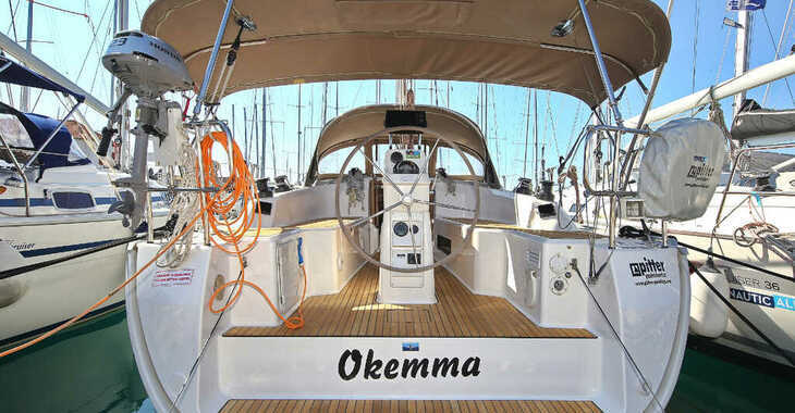 Rent a sailboat in Trogir ACI Marina - Bavaria Cruiser 33