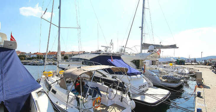 Rent a sailboat in Kornati Marina - Bavaria Cruiser 34 - 2 cab.