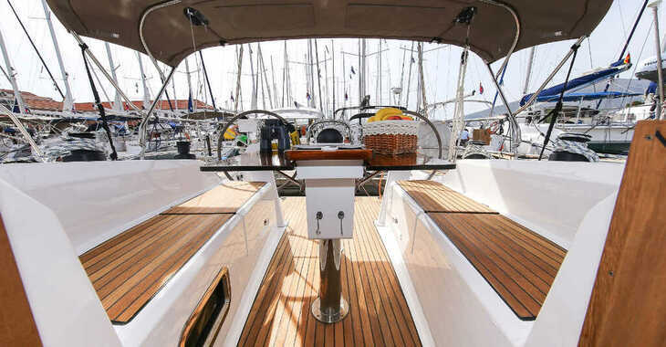 Rent a sailboat in Trogir (ACI marina) - Bavaria Cruiser 34 - 2 cab.