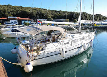 Chartern Sie segelboot in Veruda - Bavaria Cruiser 41 - 3 cab.