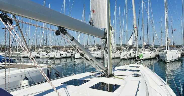 Rent a sailboat in SCT Marina Trogir - Bavaria C45 Holiday
