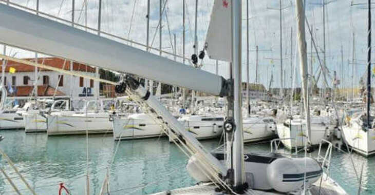 Rent a sailboat in Trogir ACI Marina - Bavaria Cruiser 37 - 3 cab.
