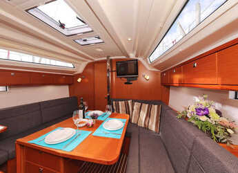 Chartern Sie segelboot in Trogir (ACI marina) - Bavaria Cruiser 37 - 3 cab.