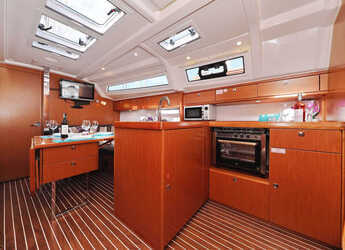 Chartern Sie segelboot in Trogir (ACI marina) - Bavaria Cruiser 37 - 3 cab.